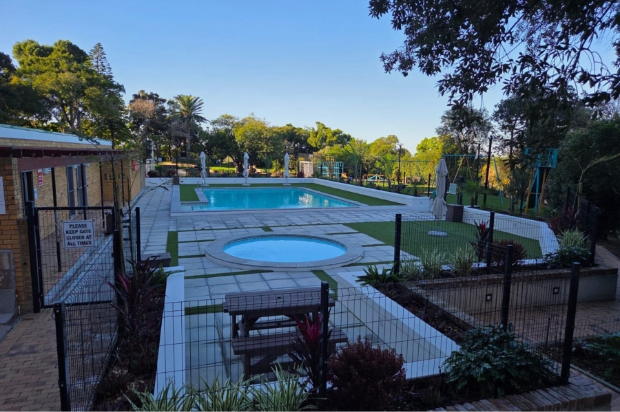 1 Bedroom Property for Sale in Loevenstein Western Cape